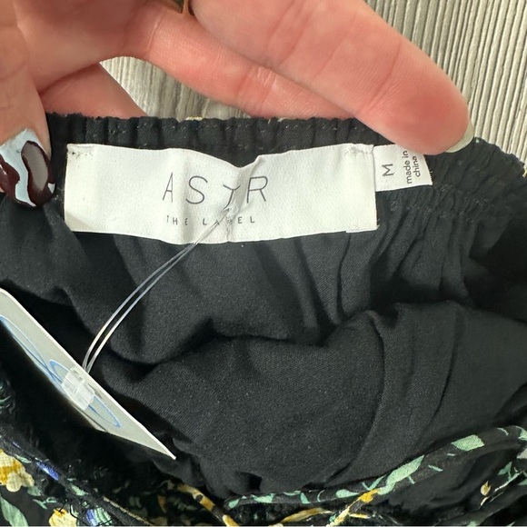 ASTR Black Floral Stasia Maxi Dress M Open Back Leg Slit Pockets NWT - Picture 3 of 9